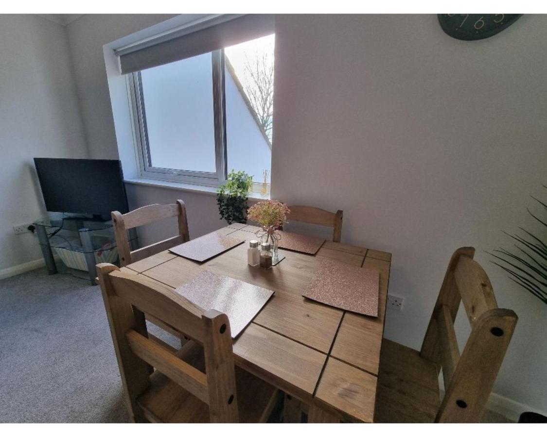 Canal Side Retreat - 2 Bedroom Apartment Heybridge  Esterno foto