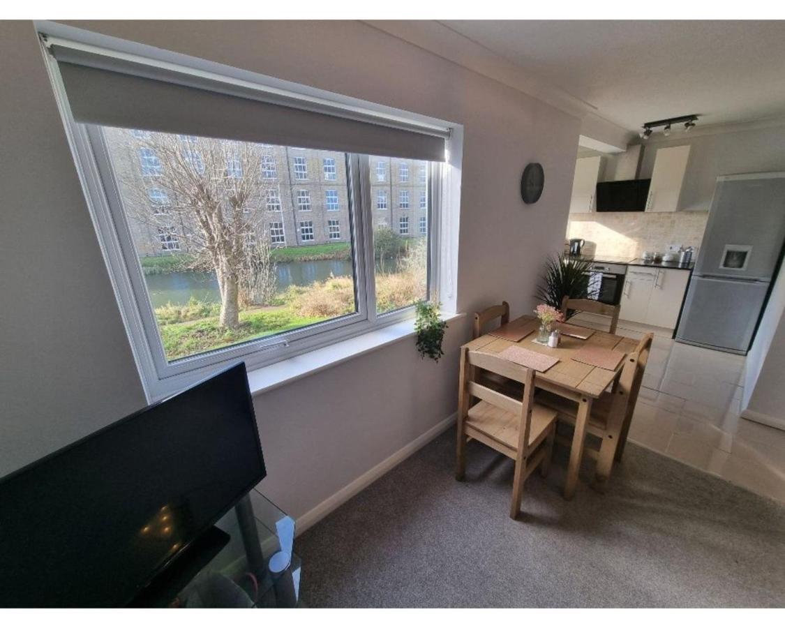 Canal Side Retreat - 2 Bedroom Apartment Heybridge  Esterno foto